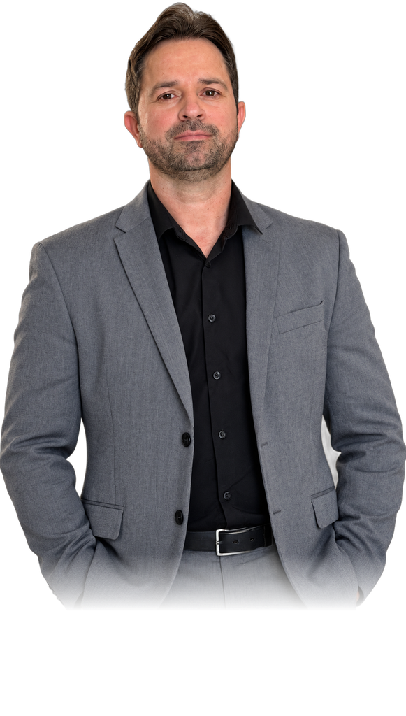 Aroldo Faustino Leite, educador financeiro, de terno